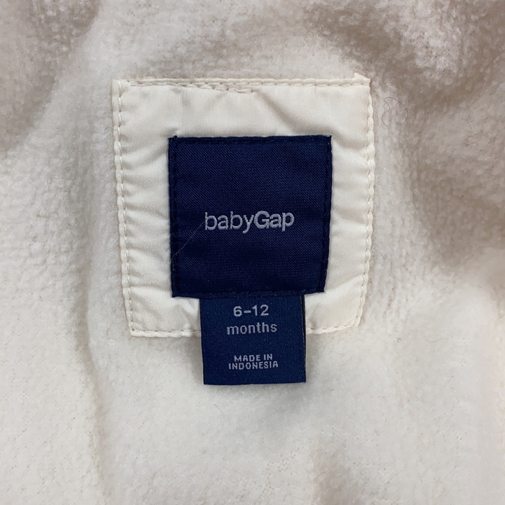 ❌Sold❌ 6-12 Month Gap Off-White Puffer Coat with Hood - Picture 5 of 10